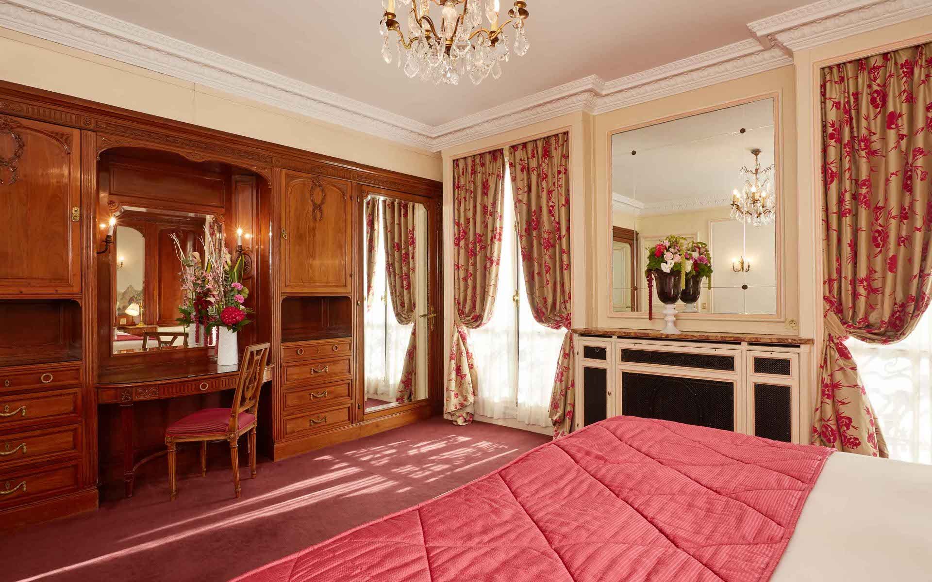 Hotel Raphael Paris Classic Room